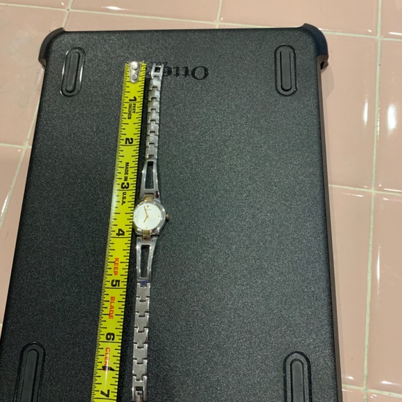 Seiko womens water resistant watch - Picture 4 of 7